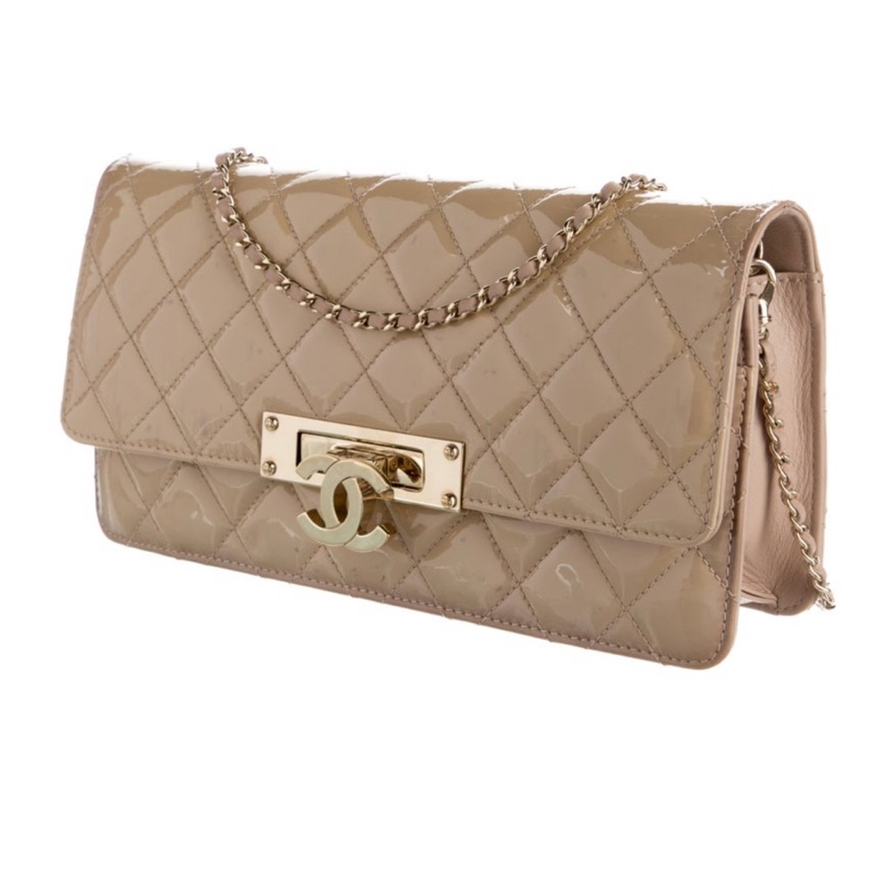 CHANEL Matelasse Patent Clutch with Chain